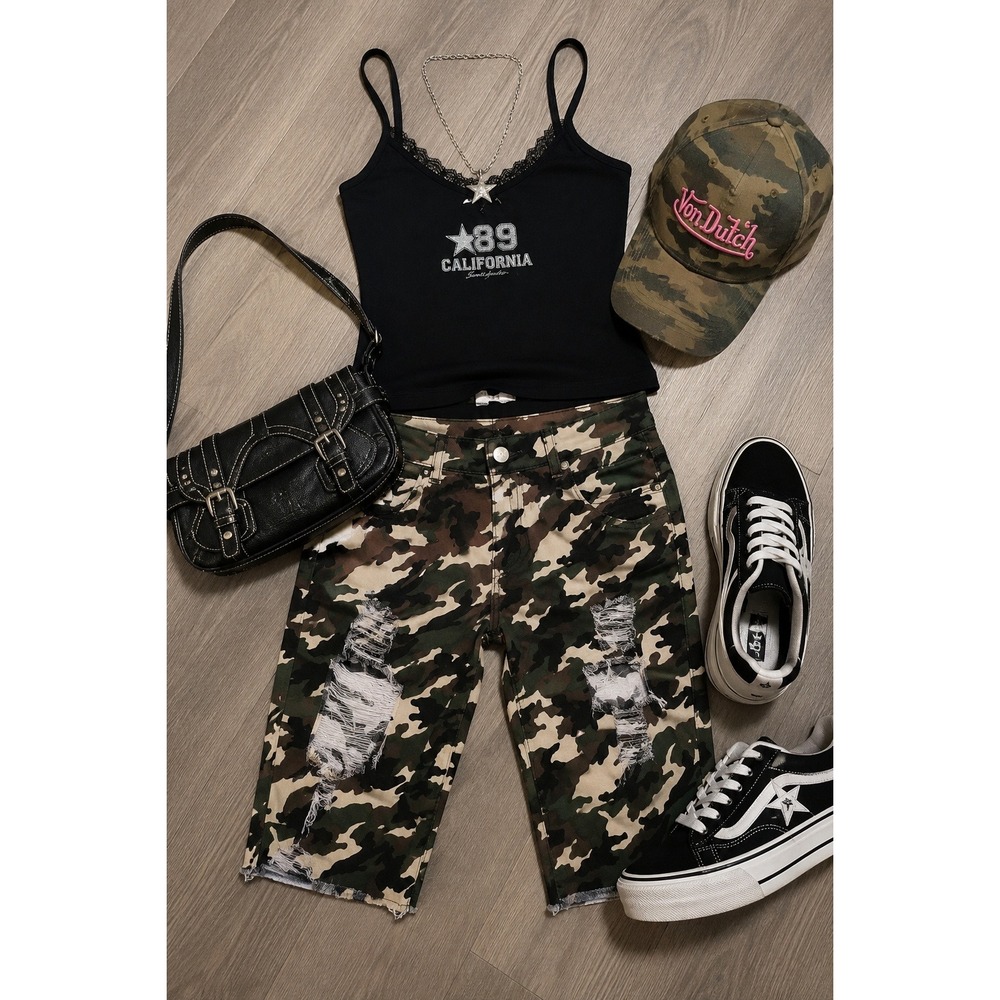Y2K Camo Distressed Capri Shorts Size Small Grunge Alt